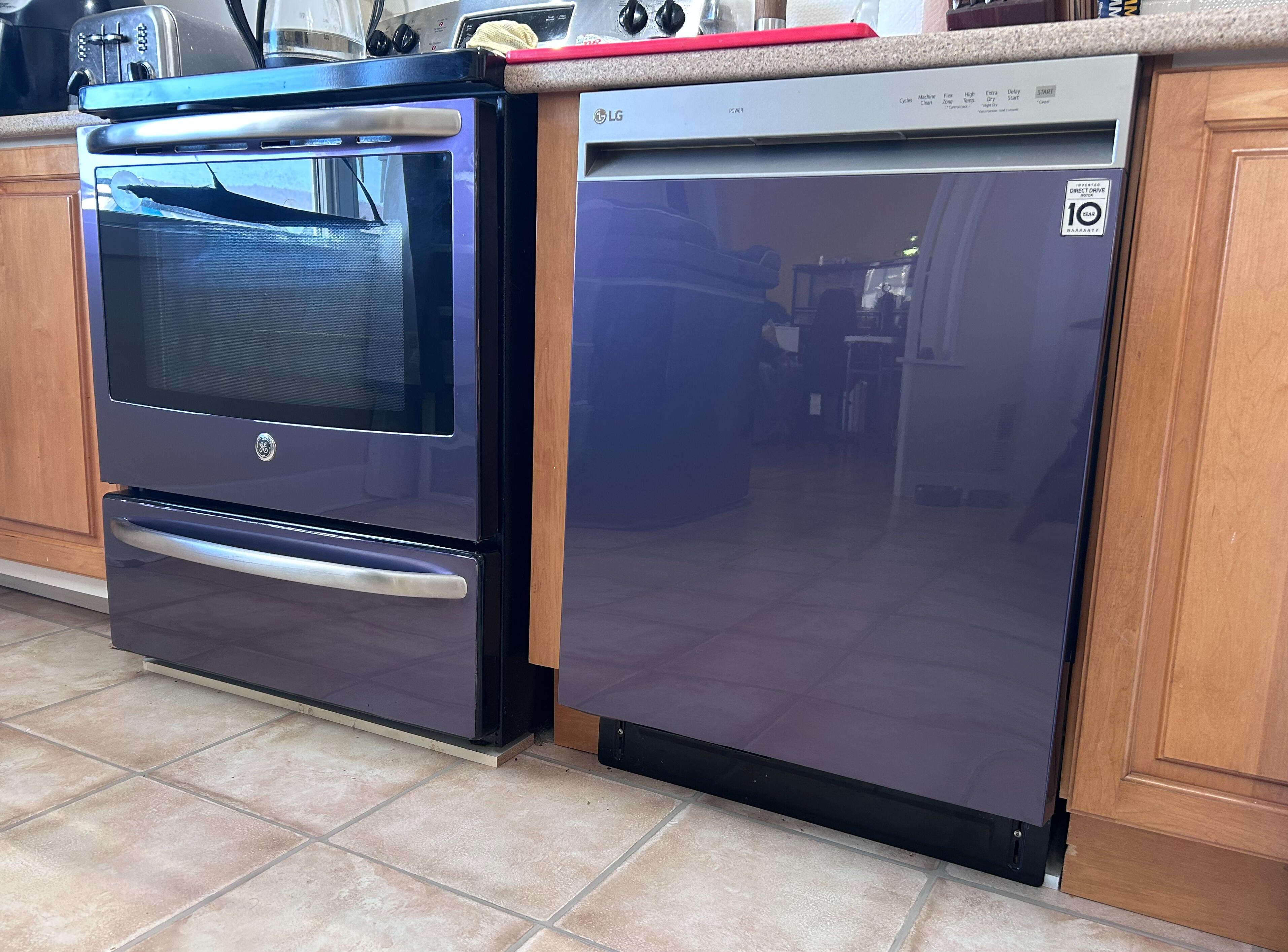 four et lave-vaisselle en vinyl mauve