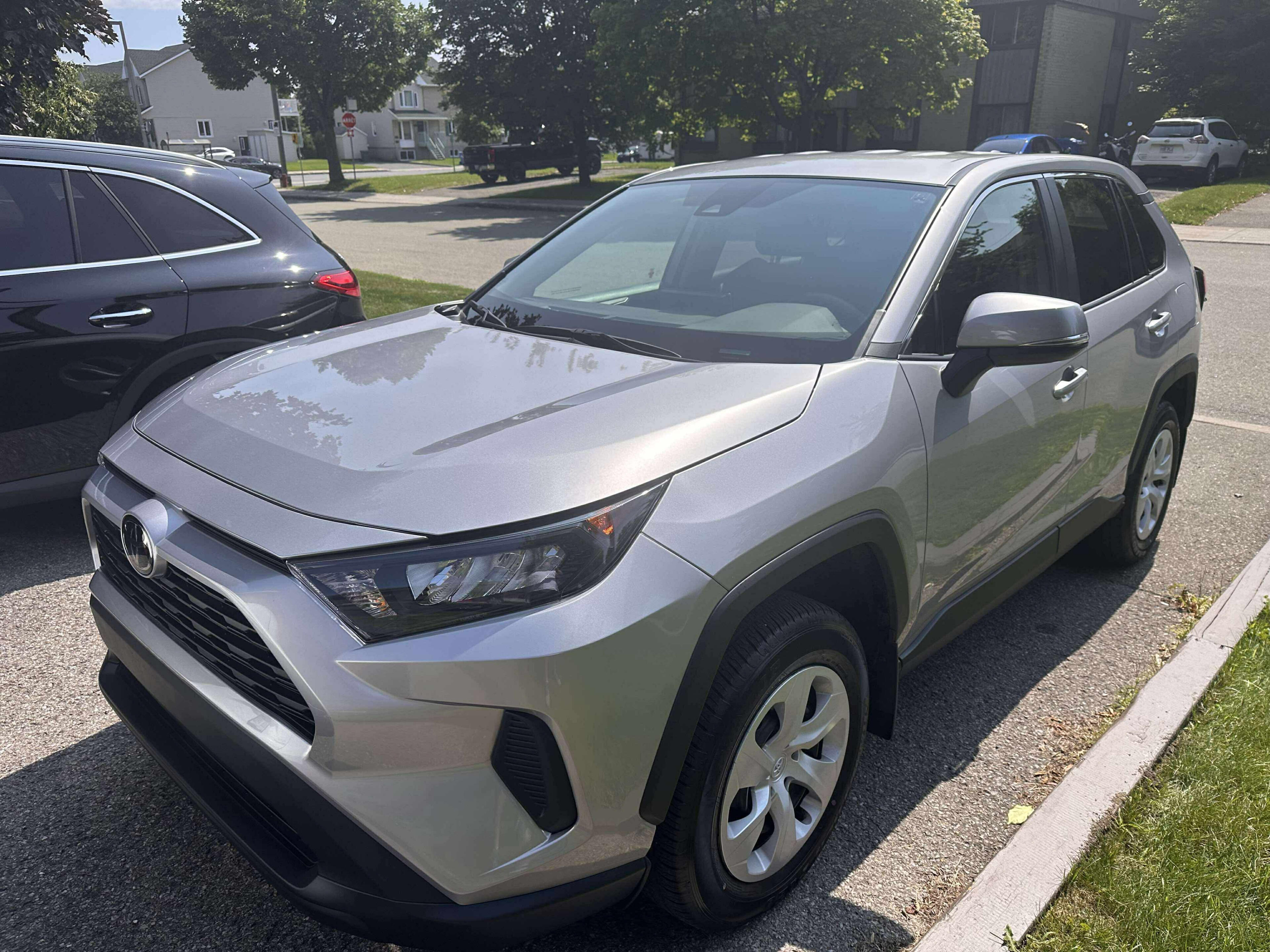 Toyota rav4 capot partiel et dessus du pare-brise